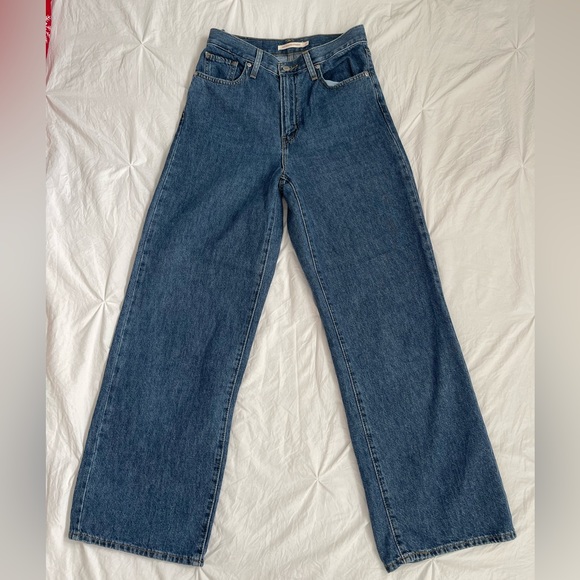 Levi’s High Waisted Straight Jeans Dark Wash - Picture 2 of 3